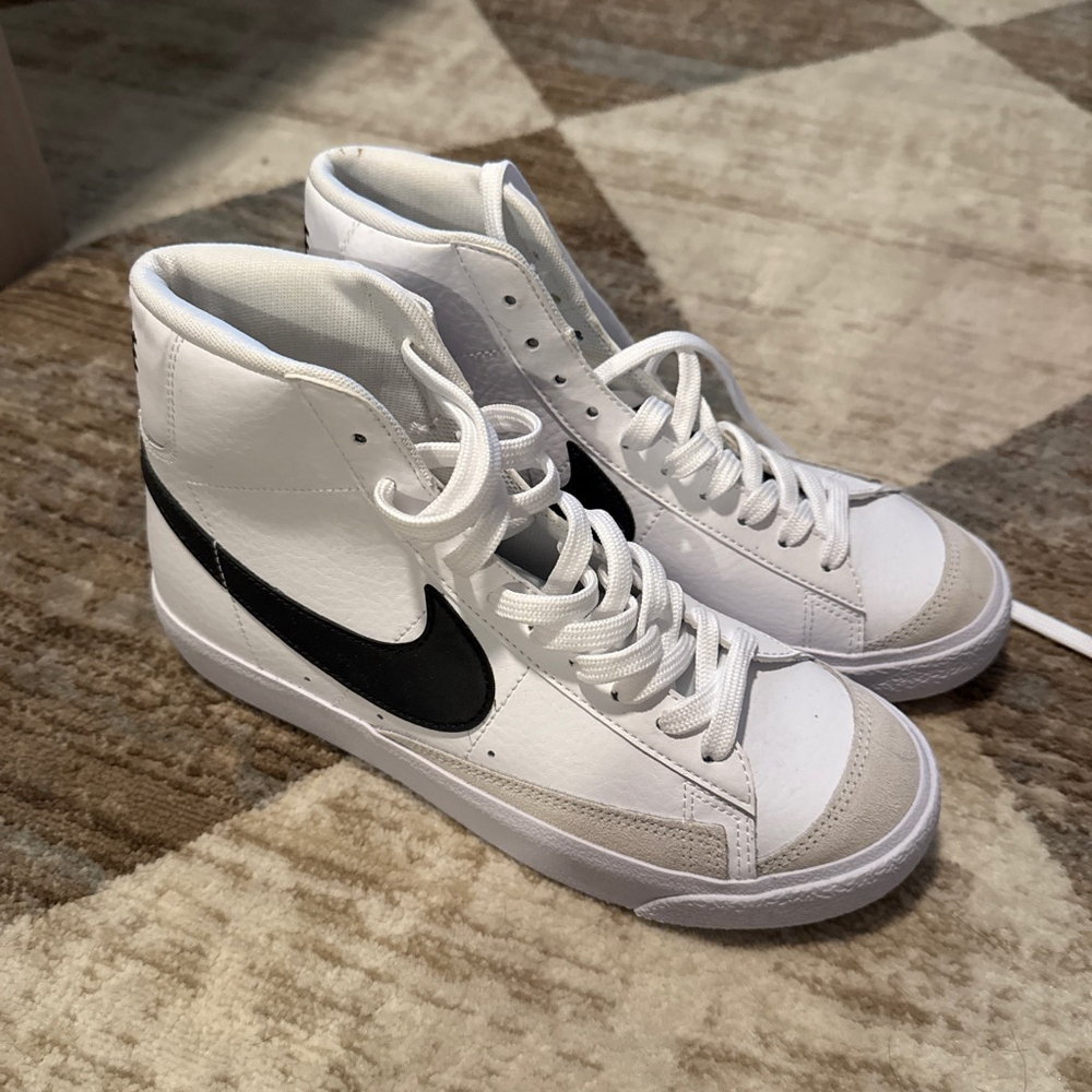 Women's Nike White & Black High-Top Sneakers Size 7Y